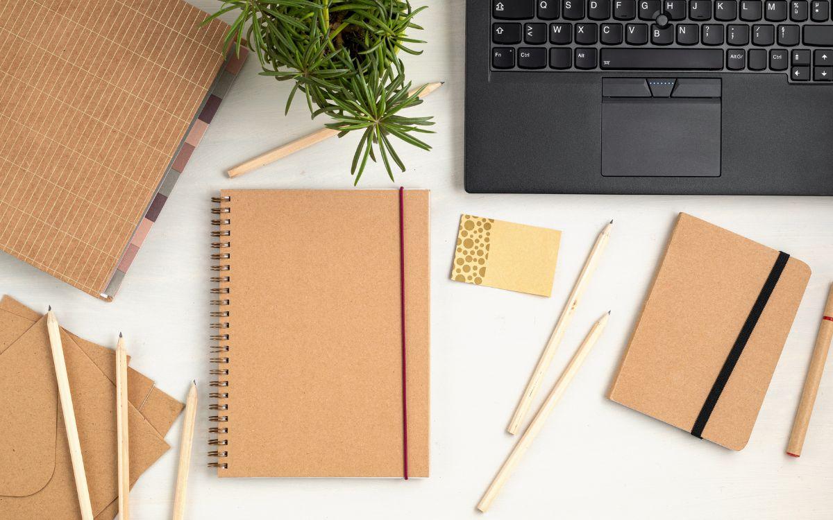 Lee más sobre el artículo Artículos de papelería eco: la mejor bienvenida para tu equipo en la oficina